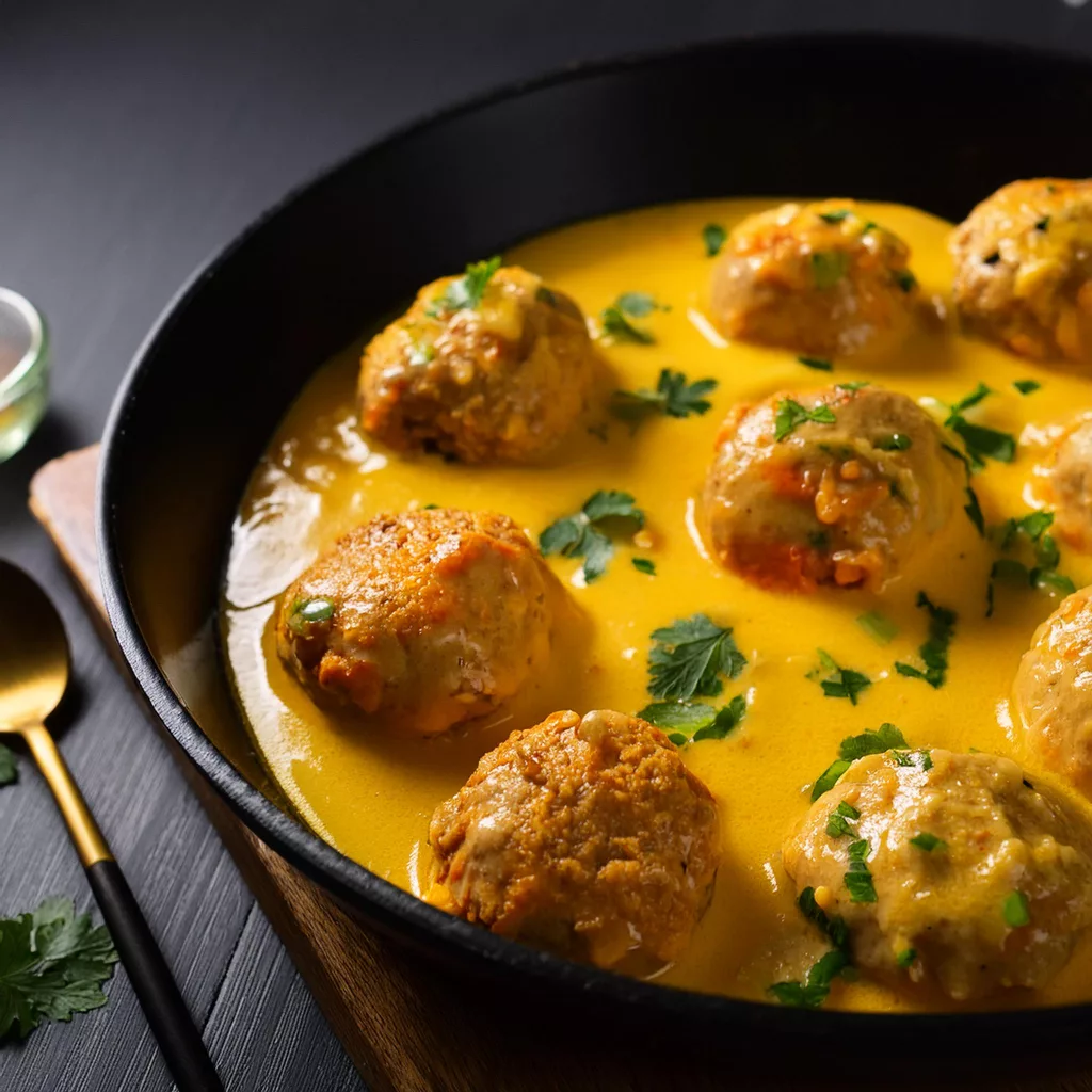 Albóndigas de pollo en salsa pepitoria