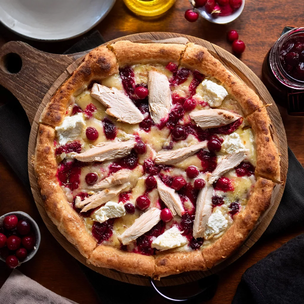 Pizza de Pollo, Queso Brie y Arándanos