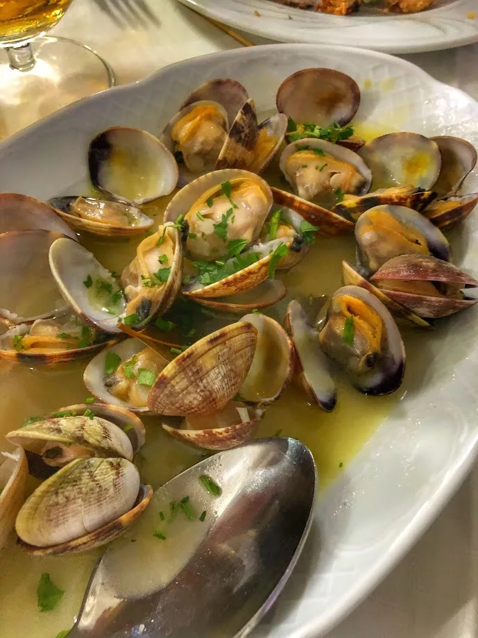 almejas a la marinera