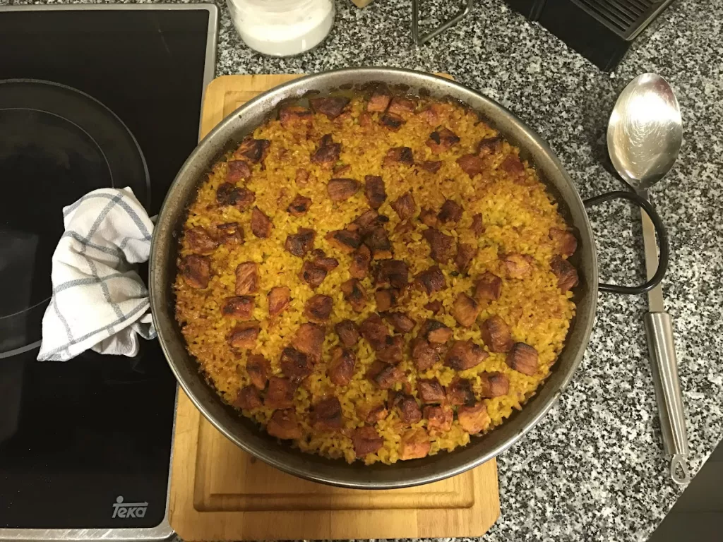 paella de carne
