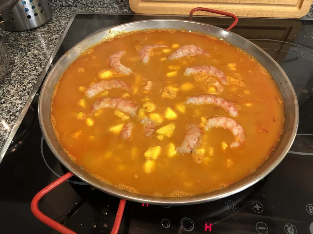 paella de langostinos y sepia