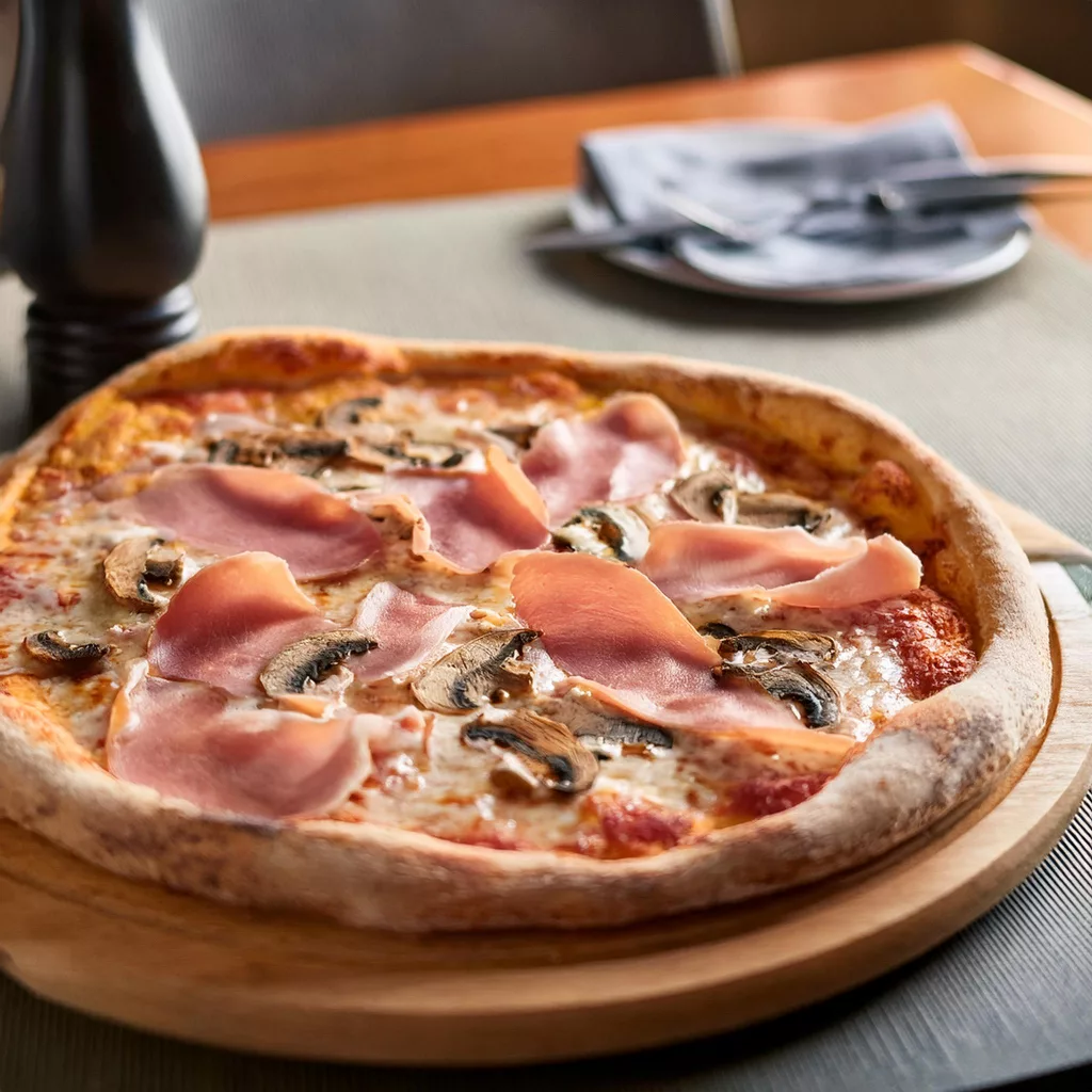 Pizza de Jamón con Champiñones