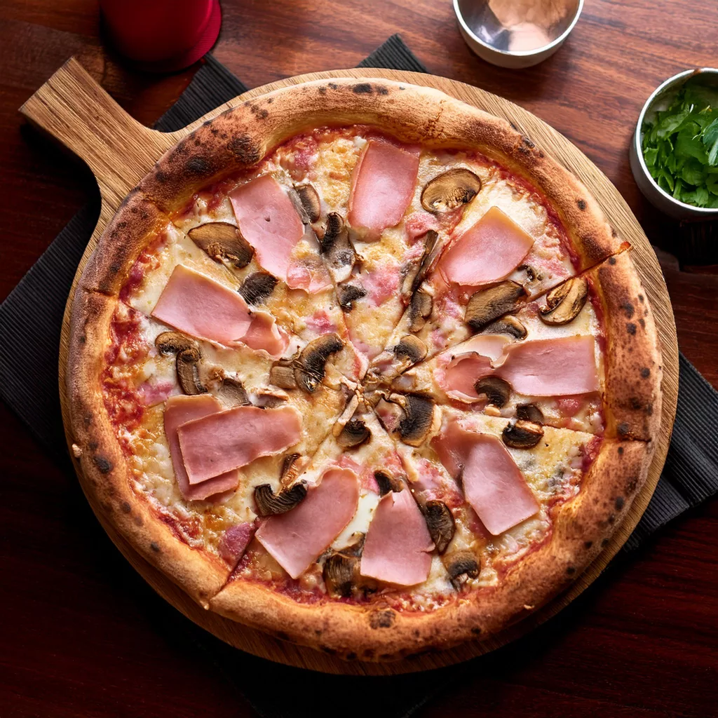 Pizza de Jamón con Champiñones
