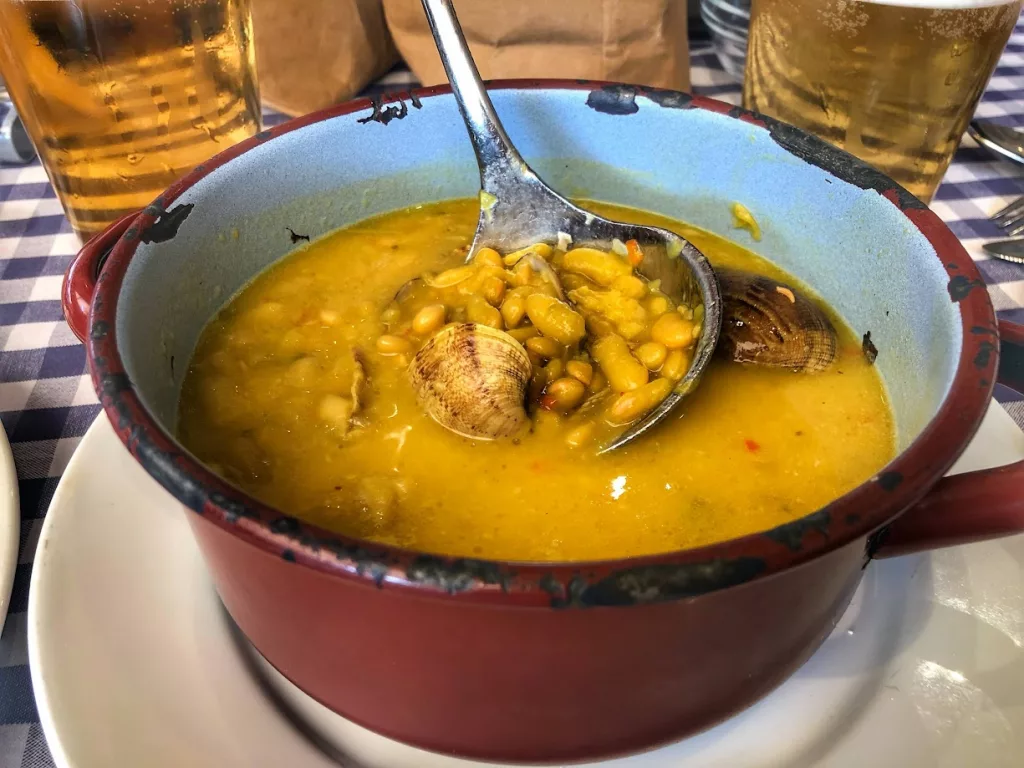 Verdinas con Almejas