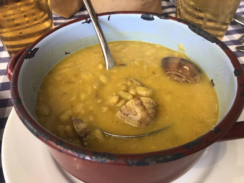 Verdinas con Almejas