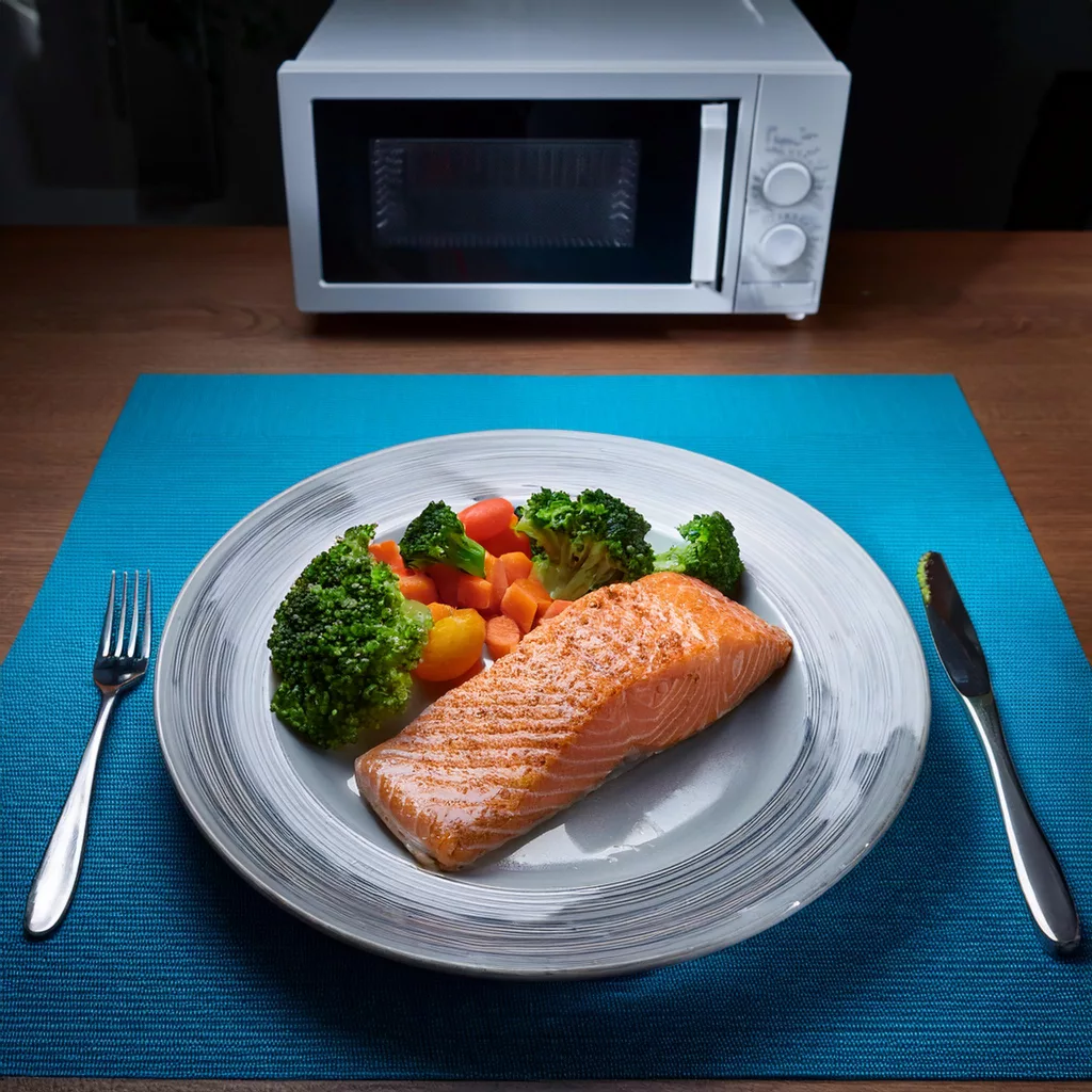 salmón al microondas con verduras