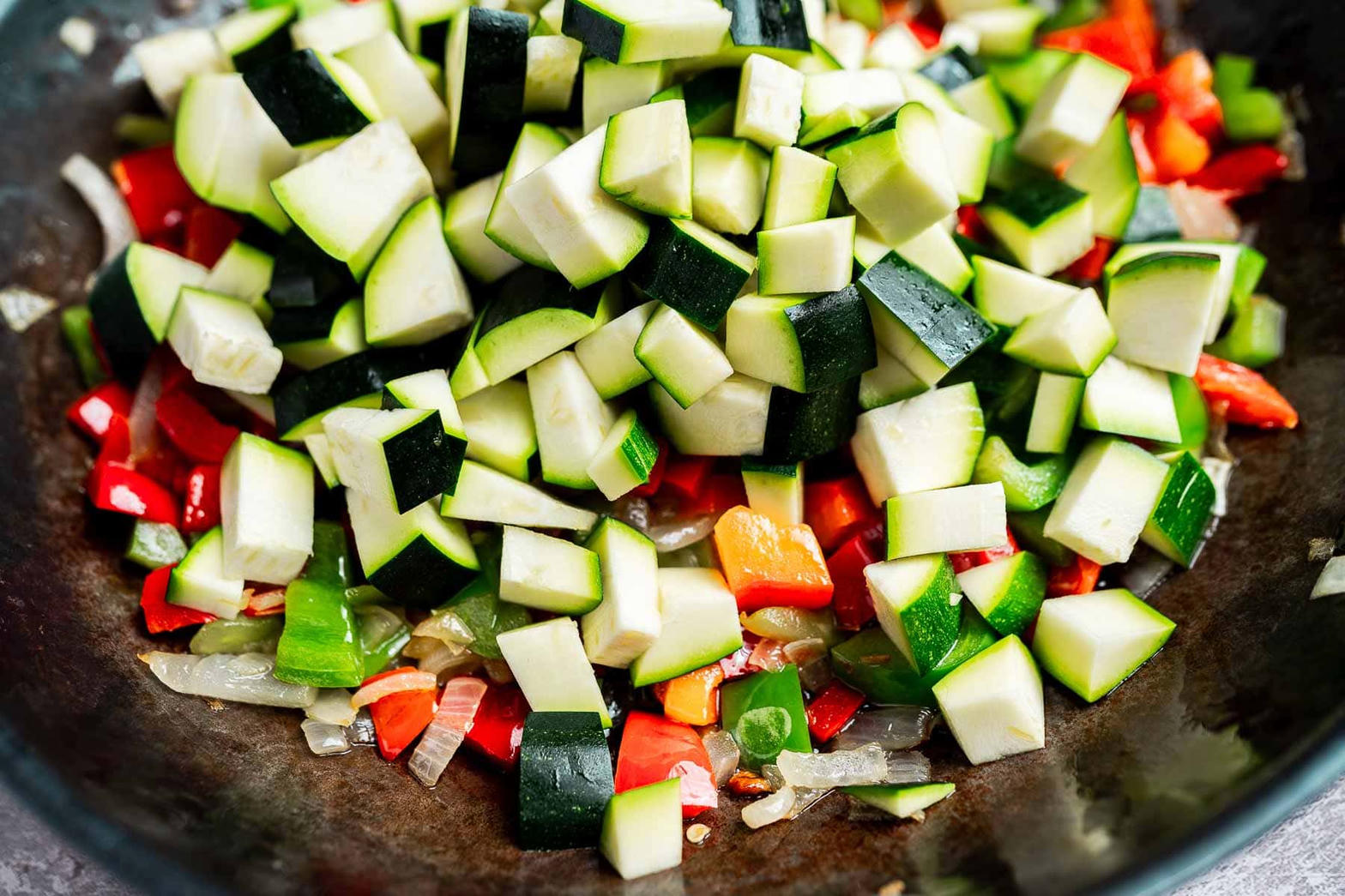 Ingredientes del pisto manchego con huevo: calabacín berenjena pimiento tomate