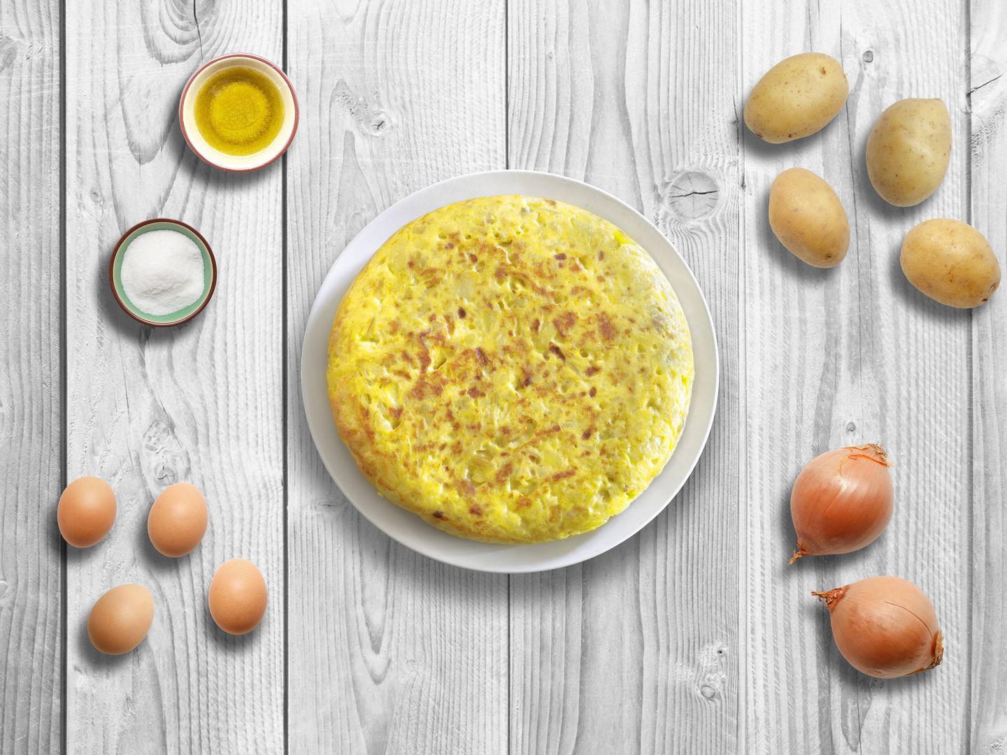 ingredientes para tortilla de patatas: patatas, huevos y cebolla